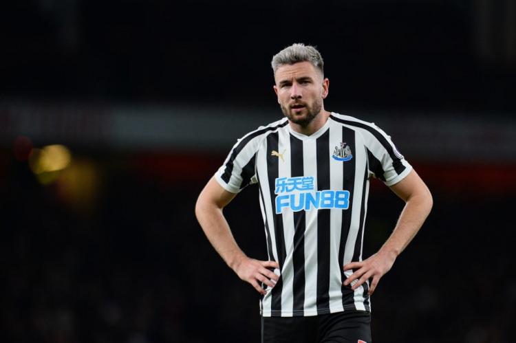 <p>Paul Dummett</p>

<p>Newcastle United<br />
<br />
11 Yıl 11 Ay</p>
