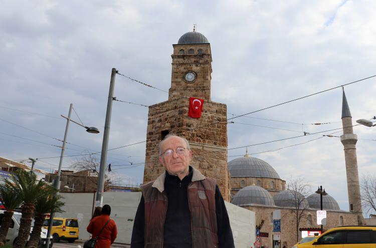 <p>Önümüzdeki günlerde bununla ilgili bilgi paylaşımı yapılacak. Antalya'mıza hayırlı olsun. 15 Şubat'ta açacağız demiştik ama biliyorsunuz Antalya büyük bir fırtına ve sağanakla karşı karşıya geldi ama tarihi eserlerimiz bu süreçte zarar görmedi. Hava koşulları nedeniyle o zaman saati yukarıya taşımamız riskliydi. Önümüzdeki 2 gün içerisinde saat tamamen çalışmış olacak" dedi.</p>