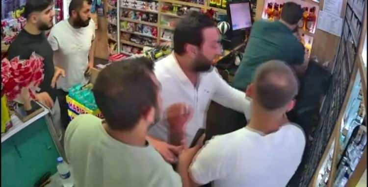 <p>Akşam saatlerinde Cantürk Erzen sosyal medya hesabından benim gönderdiğim ödeme emrini paylaşarak küfürlü sözler söylemiş. Bende kardeşim Murar Özer’e gösterdim bu paylaşımı.</p>