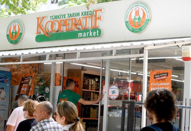 <p>Tarım Kredi Kooperatif Market ürünlerinde şubat ayına özel yeni indirimler, ucuz yolla alışveriş yapmak isteyen vatandaşlar tarafından araştırılıyor.</p>
