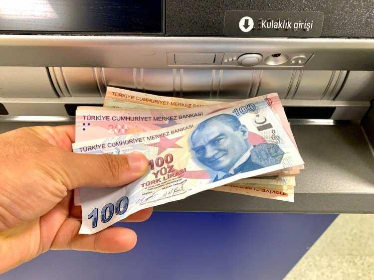 <p>Kredi geri ödemeleri, geri ödemesiz dönemden sonraki ilk aydan itibaren başlayacak ve ilk 12 taksit faizsiz olmak üzere en fazla 120 ayda tamamlanacak. Kampanyaya başvuru yapmayan vatandaşlar için yeni bir fırsat sunulacak.</p>
<p> </p>