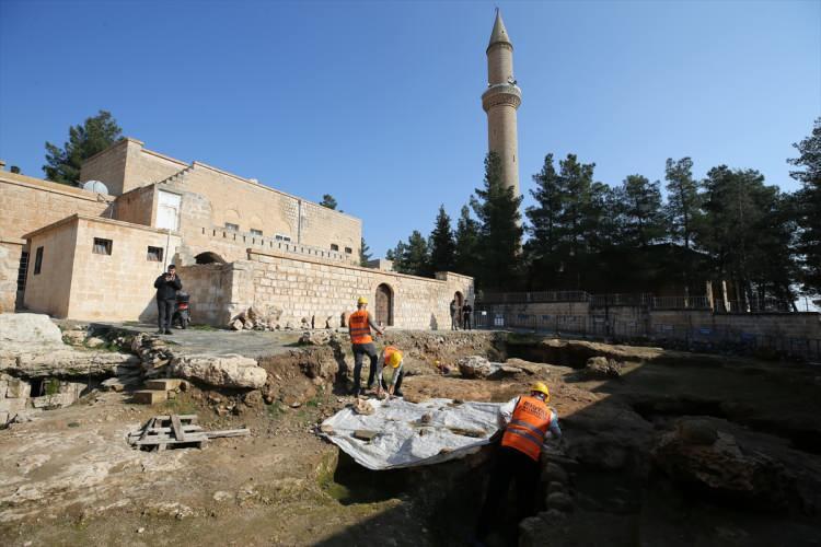 <p>Mezopotamya'nın en gözde destinasyon merkezi haline getirilmesi hedeflenen yer altı şehrinin iki etabının bu yıl turizme kazandırılması hedefleniyor.</p>

<p> </p>
