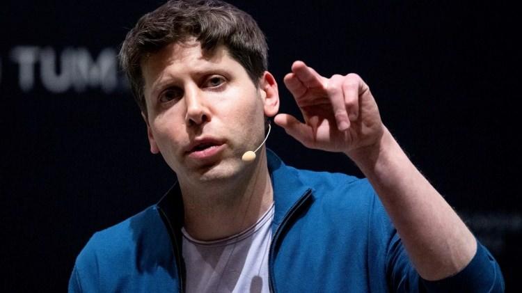 <p>OpenAI kurucusu Sam Altman bile mevcut yapay zeka araçlarının <strong>"çılgınca abartıldığına" </strong>inanıyor.</p>
