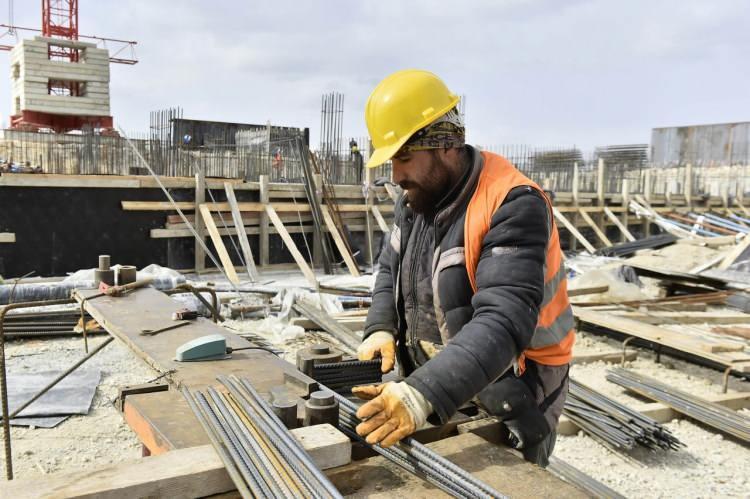 <p>Ayrıca riskli yapının bulunduğu parsellerde 1 Nisan 2023 tarihinden önce yeni yapıya ait yapı ruhsatı düzenlenmiş olması halinde yardımdan faydalanılamayacak.</p>