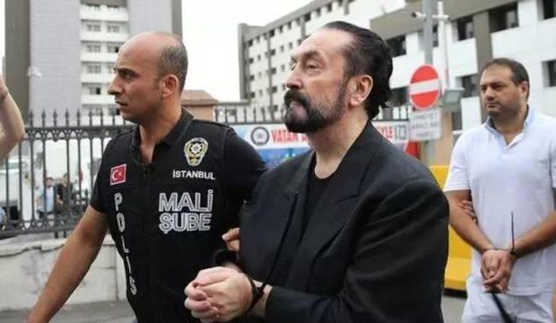 <p>Örgüt lideri Adnan Oktar, yönetici konumunda Meltem Daban ve Ferhunde Eda Babuna yer aldı. </p>
