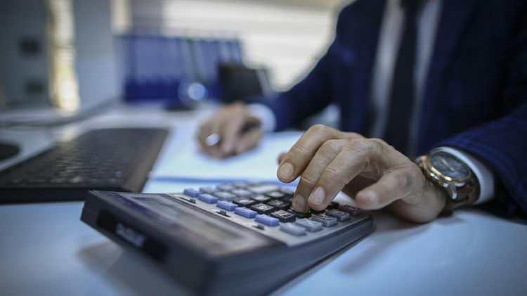 <p>Biz, bütün engelleri kaldırsak da esas olanın vicdanlardaki engelleri kaldırmak olduğunu biliyoruz. Merkezine insanı aldığımız her çalışmamızın bir ucunda da hassasiyet gösterdiğimiz konularda toplumsal farkındalık oluşturmak yer alıyor. Engelli vatandaşlarımızın sorunlarının çözümünün toplumun tüm kesimlerinin ortak bir anlayışla hareket etmesiyle mümkün olacağını biliyoruz. </p>