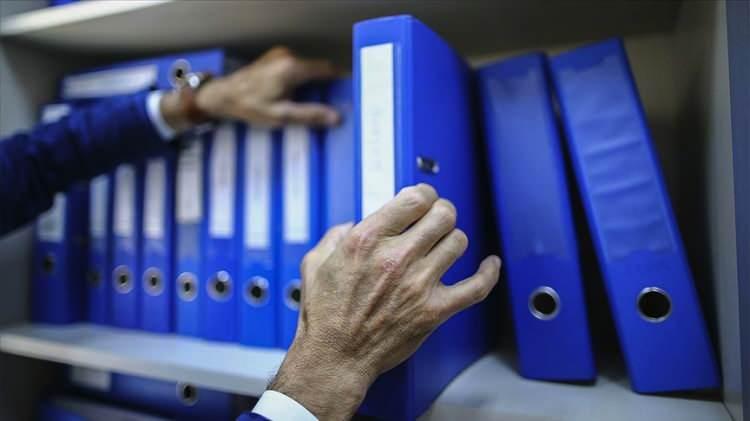 <p>Atama vesilesiyle bir araya geldiğimiz bugün bir başka atamanın daha müjdesini kamuoyumuzla paylaşmak istiyorum. Sayın Cumhurbaşkanımızın imzaladığı kararname ile şimdiye kadar Bakanlığımıza bir seferde alacağımız en yüksek personel alımını gerçekleştireceğiz. Deprem bölgesine daha fazla destek sağlamak ve hizmetlerimizin kalitesini artırmak için yakın zamanda 8 bin sözleşmeli personel daha alacak, büyük ailemizi daha da genişleteceğiz. Alımla ilgili detayları yakın zamanda paylaşacağız, şimdiden hayırlı olsun demek istiyorum.</p>