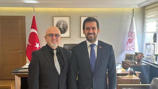 <p>Birol Güven; Kaygısızlar, Ayrılsak da Beraberiz, Çocuklar Duymasın ve En Son Babalar Duyar gibi birçok ünlü TV dizisinin yapımcısı olarak görev yaptı.</p>
<p> </p>