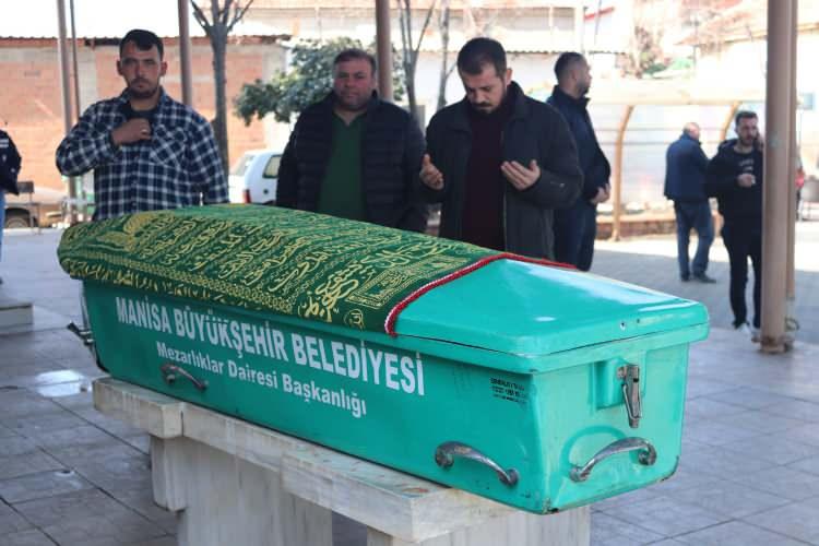 <p><strong>İLK SEFERİ SON SEFERİ OLDU</strong></p>
<p>Geminin battı<strong></strong>ğı bölgede çok fırtınalı bir havanın olduğunu söyleyen Baba Mahmut Tutuk, “Oğlum ilk seferine çıktı. Gemiye yağcı olarak başladı. Orada gece saat 23.30 sıralarında gemi arızalanıyor. Oğlum sabaha karşı 6’da hanımına video atıyor. Güverteye çıkıp ‘şu anda batıyor gemi’ diyor. </p>