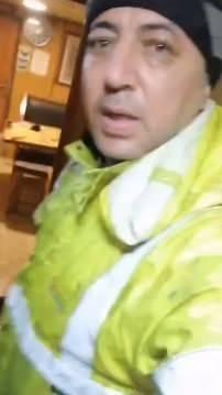 <p>“Ben orada ikinci kaptanın oğlu ve eşleri ile görüştüm. Babası ‘gemi bugün veya yarın batar’ diyormuş. Bu gemileri denizlerden arındırsınlar. İnsanlar başka acılar yaşamasın. Benim oğlum gemiciliği bilmez birkaç ay önce sertifika almıştı ondan sonra gemiye yağcı olarak başladı.”</p>