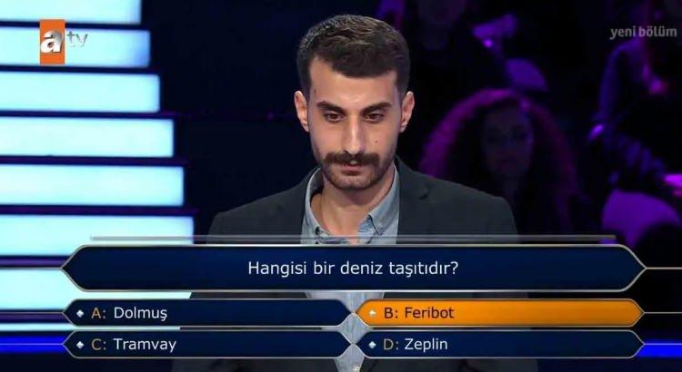 <p>300 bin liralık soruyu bildi</p>
<p>Yarışmacıya, 'Fabl türünün ilk örneklerinden, aslen Hint kökenli olan ve Türkçede 'Kelile ve Dimne' adıyla bilinen eserde dürüstlüğün simgesi Kelile ve yalanın simgesi Dimne sırasıyla hangi hayvanlardır?' sorusu soruldu</p>