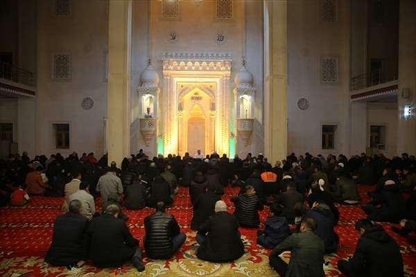 <p><strong>MARDİN</strong></p>
<p>Mardin'in merkez Artuklu ilçesindeki Şakir Nuhoğlu Camisi'nde Berat Kandili dolayısıyla program düzenlendi. Programda Kuran-ı Kerim okundu, dua edildi.</p>
<p> </p>