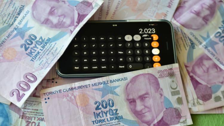 <p><strong>KOLAY EMEKLİLİK-</strong></p>

<p> Primleri ödenen ev kadınları şartlar tamamlandığında emeklilik hakkına kavuşacak. </p>
