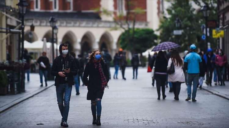 <p>Şile ve Çatalca’daki nüfus artış hızı, İstanbul’un kadim kent merkezindeki nüfusun giderek kent dışındaki, kırsal nitelik taşıyan alanlara yerleştiğini gösteriyor. Bu yaşam tarzı göçü kentteki diğer nüfus eğilimlerinin açıklanmasında da kullanılabilir. </p>
