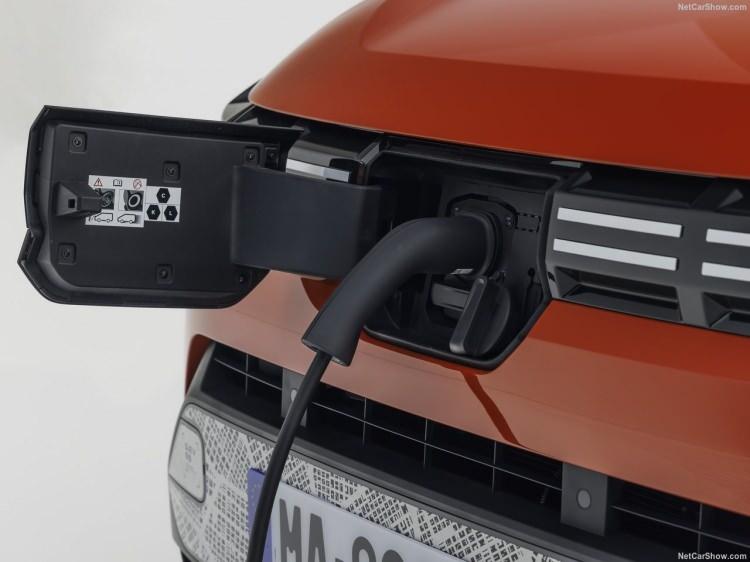 <p>7 kW AC şarj cihazı ile priz üzerinden %20-100 şarj yaklaşık 11 saat</p>