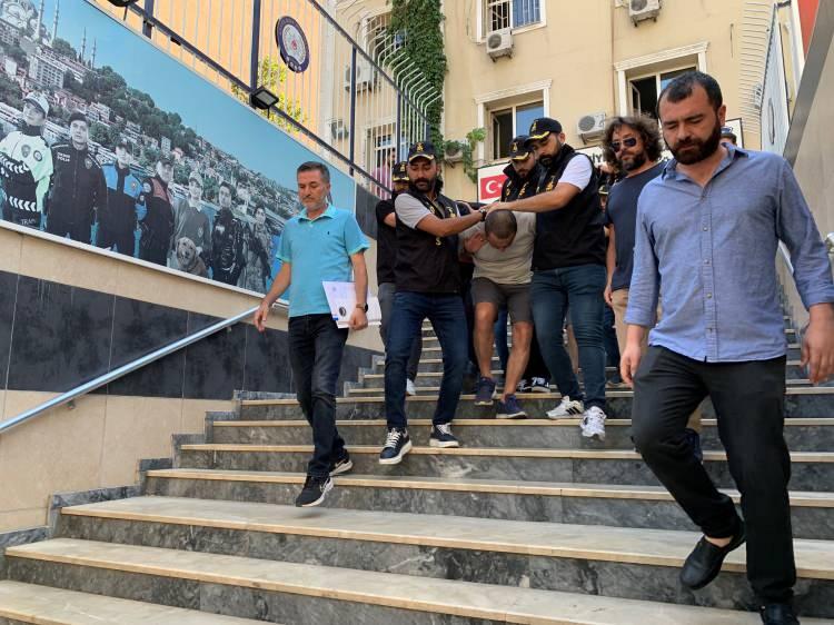 <p>Cantürk telefonu açmadı dönüşte yapmadı. Tekel bayiisinde olduğunu düşünerek gidip konuşmak istedik. Tekel bayiisine girince 3 kişi vardı. Yunus ve Yusuf Erzen’i tanıyordum. Batuhan Bayındır’ı tanımıyordum. Servet bizimle gelmedi. Kim haber verdi onuda bilmiyorum.</p>
<p> </p>