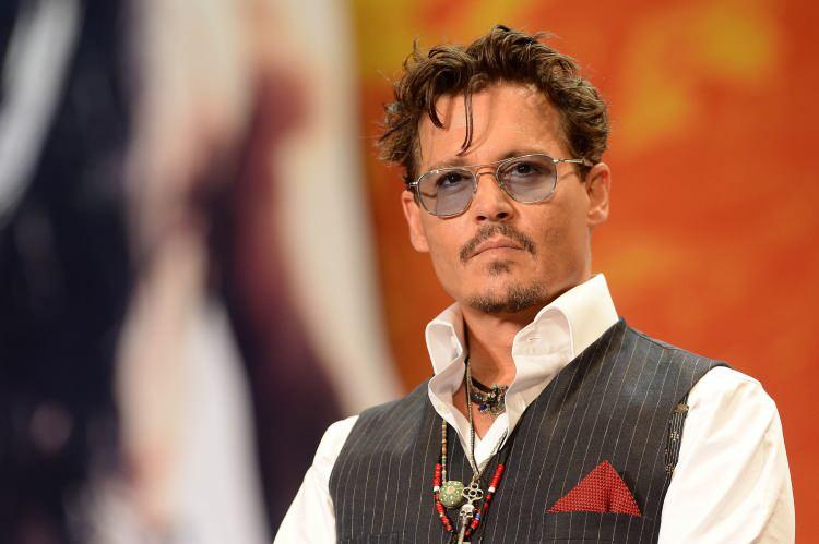 <p><span style="color:#FF0000"><strong>JOHNNY DEPP</strong></span></p>

<p><span style="color:#000000"><strong>Johnny Depp için korkulu rüya demek eşittir palyaço demek! Ünlü yıldız bu korkusu hakkında "Palyaçolardan korkuyorum. Boyanmış bir yüz ve sahte gülümseme beni rahatsız ediyor" ifadelerini kullanıyor.</strong></span></p>
