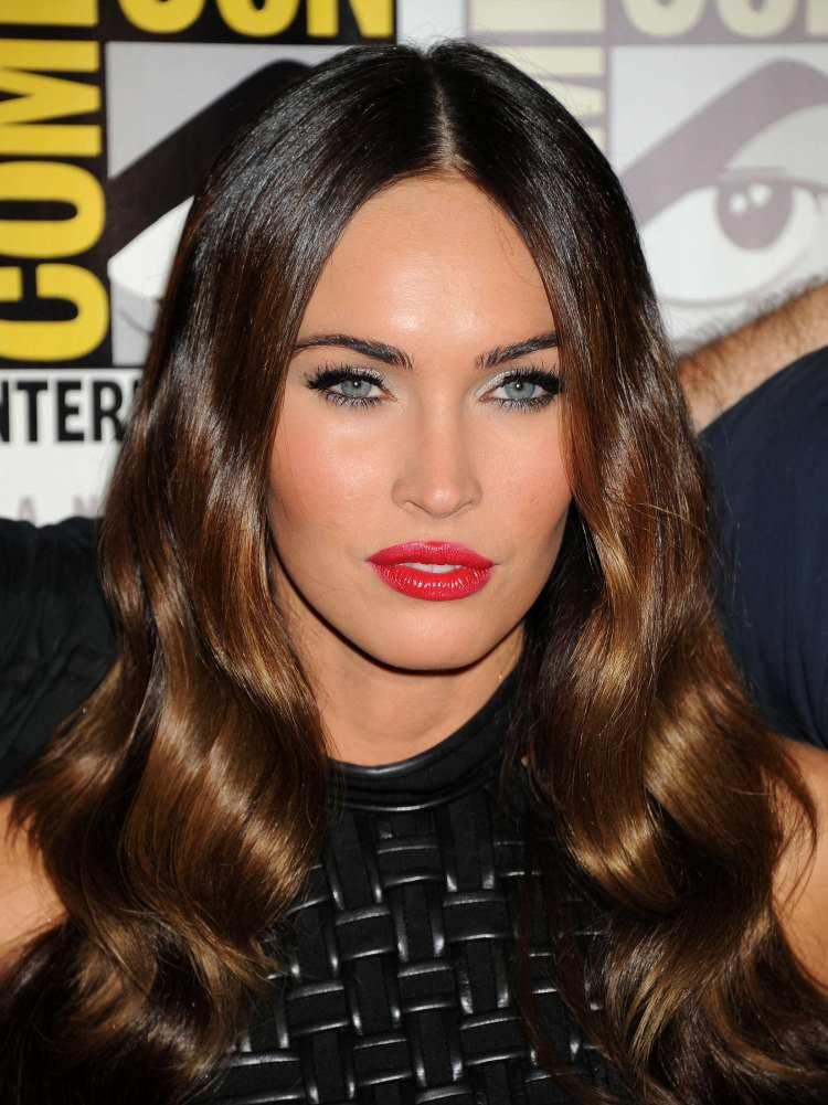 <p><span style="color:#FF0000"><strong>MEGAN FOX</strong></span></p>

<p><span style="color:#000000"><strong>Dünyanın en güzel kadınlarından biri olarak nam salan Megan Fox için gazetelere dokunmak tam bir işkence! "Uçmaktan korkuyorum bir de gazetelere dokunmaya dayanamıyorum" diyen Fox, sanırım hiç gazete okumuyor.</strong></span></p>
