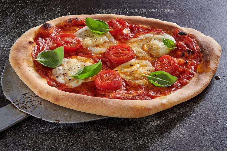 <p><strong><span style="color:#B22222">3 - İTALYA/NAPOLİ</span></strong></p>
<p><strong>Bilinen lezzetleri; Pizza Margherita, Sfogliatella, Zeppole, Taralli, Pasta e patate</strong></p>