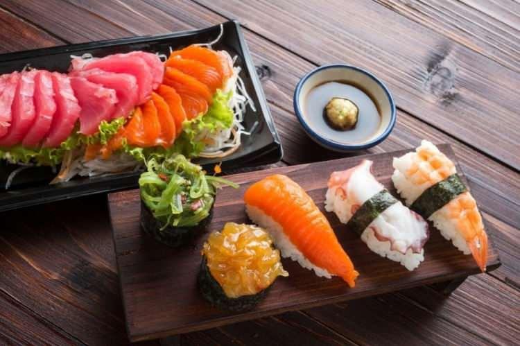 <p><span style="color:#B22222"><strong>5 - JAPONYA/TOKYO</strong></span></p>
<p><strong>Bilinen lezzetleri; Sashimi, Sushi, Yakitori, Yakiniku, Miso Çorbası</strong></p>