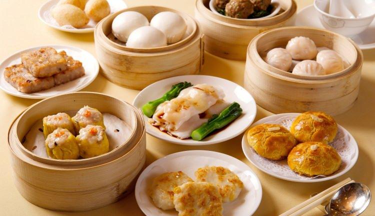 <p><strong><span style="color:#A52A2A">7 - ÇİN/HONG KONG</span></strong></p>
<p><strong>Bilinen lezzetleri; Har gow, Wonton noodles, Crispy fried chicken</strong></p>