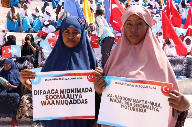 <p>Somali kabinesinin, Türkiye ile savunma işbirliği alanında imzalanan anlaşmayı onayladığı bildirildi.</p>
