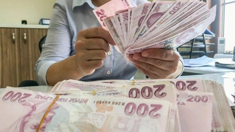 <p>​Promosyonda üst limit 12 bin liradan 15 bin liraya yükseldi. Ancak uzmanlar banka seçiminde emeklileri dikkatli olmaları konusunda uyarıyor.</p>
