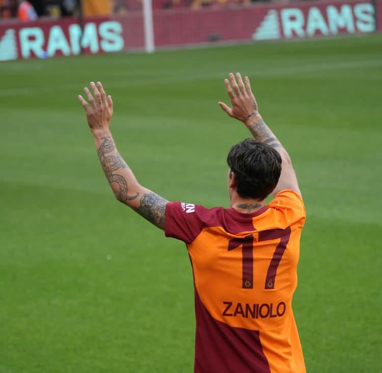 <p>Yaz transfer döneminde ismi netleşmeyen üç İtalyan ekibinin daha Galatasaray'ın kapısını çalacağı aktarıldı.</p>