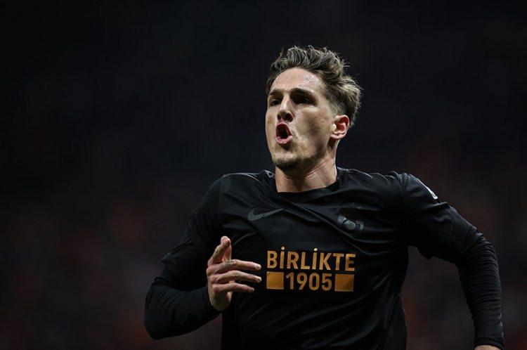 <p>Galatasaray, Zaniolo'yu Roma'dan 15 milyon euro karşılığında renklerine bağlamıştı.</p>