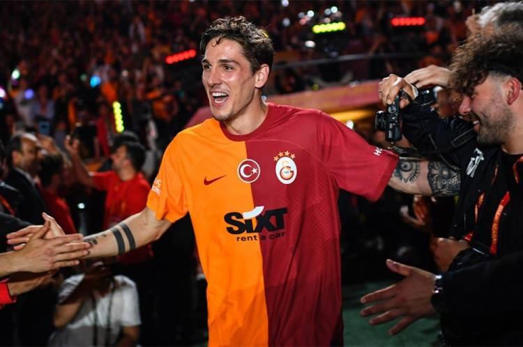 <p>Geçtiğimiz sezonun devre arasında transfer olduğu Galatasaray'la 10 lig karşılaşmasına çıkan Zaniolo, 5 kez fileleri sarsmayı başarmıştı. </p>