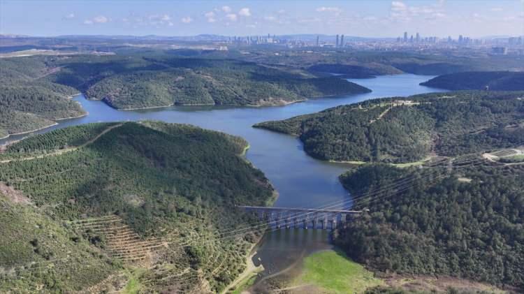 <p>İstanbul Su ve Kanalizasyon İdaresi (İSKİ) verilerine göre, geçen yıl 21 Şubat'ta yüzde 34,92 olan barajlardaki doluluk oranı, bugün itibarıyla yüzde 76,25 olarak ölçüldü.</p>
