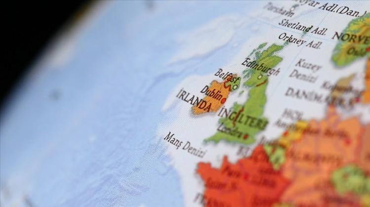<p><strong>Puan: 1.312</strong></p>
<p>İrlanda geçen yıldan bu yana beş sıra atlayarak sekizinci sıradan ilk üçte yer aldı. 2022 yılında ülke ilk 10'a bir yenisi daha eklendi. Bu, bu yıl dünyanın en güvenli üç ülkesinin tamamının Avrupa'da olduğu anlamına geliyor.</p>