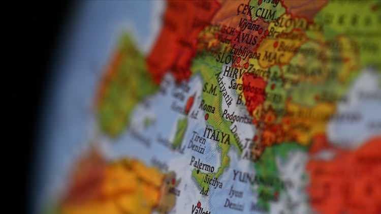 <p><strong>Puan: 1.334</strong></p>
<p>Slovenya 2020'de ilk kez ilk 10'a girdi ve son derece düşük suç oranları ve terör riski sayesinde o zamandan beri orada kalmayı başardı.</p>
<p>Ülke, 2022 sıralamasında beşinci sıradan sekizinci sıraya geriledi; ancak ister genel olarak güzel yerleri seviyor olun ister Avrupa'nın en iyi kale ve göllerinden bazılarını keşfetmek istiyor olun, Slovenya'nın size sunabileceği çok şey var; iyi uyuyacağınız garantisi de dahil...</p>