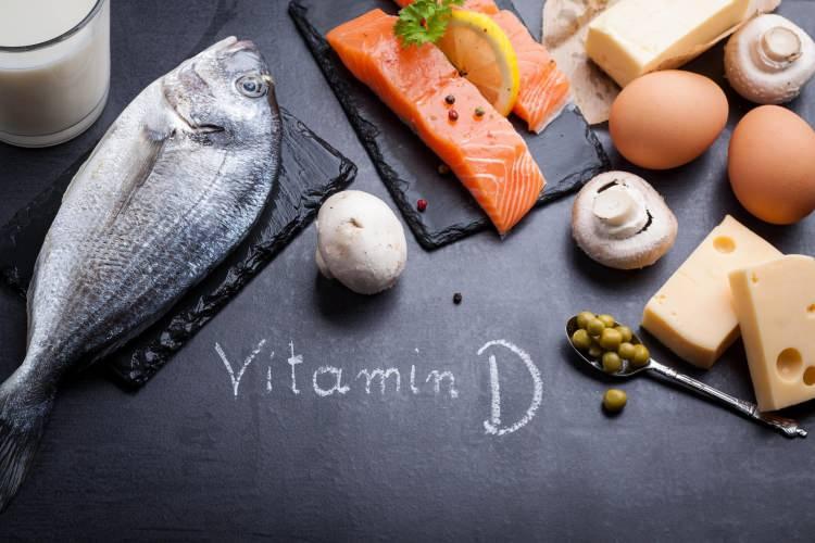 <p>D vitamininin neden olduğu bazı semptomlar günlük yaşamı çok fazla etkileyebilir. D vitamini eksikliği giderilmediğinde kemik yapısında problemler, kemik erimesi ve kas güçsüzlüğü gibi sorunlar meydana gelmeye başlar.</p>

<p>​</p>
