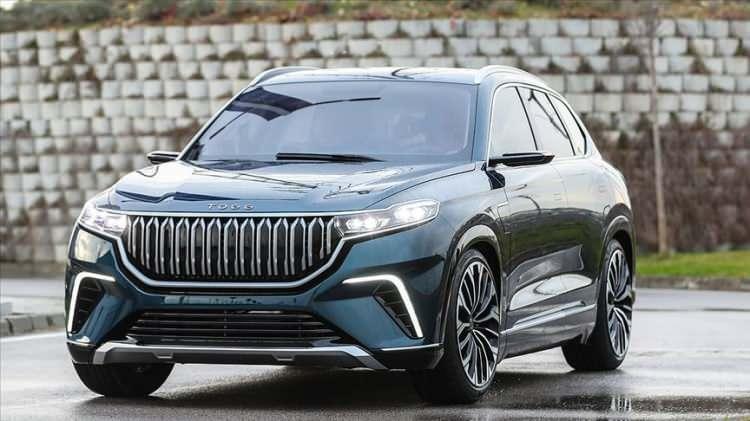 <p>2023 yılında sıfır otomobilde sağlanan fiyat düşüşleri, ikinci el pazarına da olumlu yansıdı. İlk olarak fahiş fiyatlamalar ortadan kalktı ve kamuoyunu sıkça meşgul eden “ikinci el otomobil fiyatları sıfır fiyatlarını geçti“ konusu gündemden düşmüş oldu.</p>
