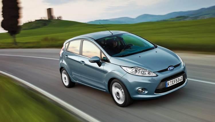 <p><strong><span style="color:#B22222">1) FORD FİESTA 2010 - 1.25 BENZİNLİ</span> | 480 BİN TL</strong></p>