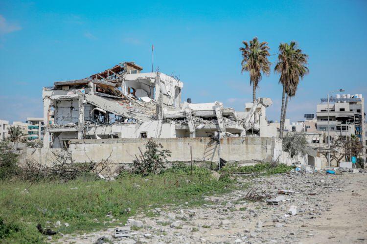 <p>İsrail ordusunun Gazze kentinin batısındaki noktalardan kısmen çekilmesinin ardından bölgede adeta doğal afeti andıran manzaralar ortaya çıktı.</p>
