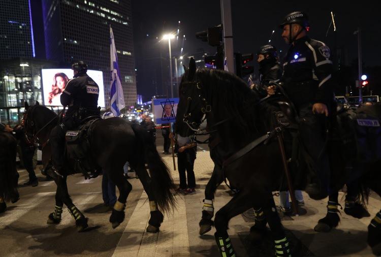 <p>İsrail polisi, göstericilere müdahale etti.</p>
