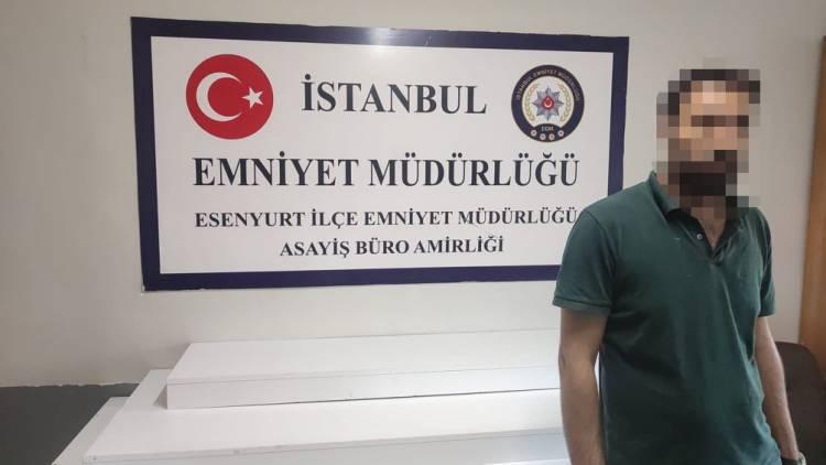 <p><strong>SULH YAPMAK İÇİN GİTTİK</strong></p>
<p>Şüpheli Murat Özer'in savunmasında özetle, müşteki Cantürk Erzen'in ağabeyi Tarık Özer'e borcunu ödememesi üzerine Tarık'ın Cantürk'ü icraya verdiğini, bu sebeple olay günü Cantürk Erzen'in Whatsapp'tan hakaret içerikli durum paylaşımı yaptığını, kendilerinin de sulh yapmak için Cantürk Erzen ile konuşmak istediklerini söyledi. Özer savunmasının devamında Tekel bayisinde Yunus Emre Erzen'in agresif şekilde davranması üzerine sakinleşmesi için elini omzuna koyduğunu, Yunus Emre'nin elini ittiğini ve kasanın altındaki silaha yöneldiğini, bunun üzerine silahı almaması için kendisini engellemek için Yunus Emre'yi ittiğini ve kafasına içki şişesiyle vurduğunu, Yunus Emre'nin kasanın altından silahı alarak kendisinin ayaklarına doğru 3-4 kez ateş ettiğini ancak 2 kurşunun ayağına isabet ettiğini, diğer şüphelilerin kendisine yardım etmek ve Yunus Emre'yi engellemek için müdahale ettiklerini, olayda kendi silahını kullanmadığını ifade etti.</p>
