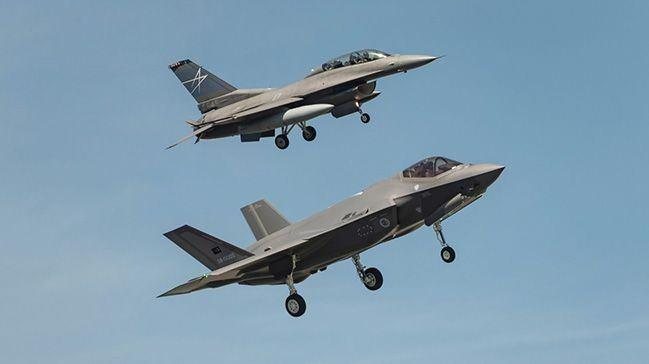 <p>Süper itki sistemi, kaska monteli nişangah, sentetik açıklıklı radar sistemi (SAR), kızılötesi arama ve takip sensörü, elektro-optik hedefleme sistemi gibi son teknoloji sistemler de Kaan'ın özellikleri arasında yer alacak. </p>