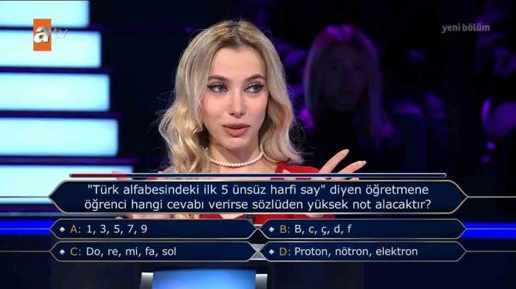 <p>Soru: "Türk alfabesindeki ilk ünsüz 5 harfi say' diyen öğretmene öğrenci hangi cevabı verirse sözlüden yüksek not alacaktır?"</p>
<p>A) 1,3,7,9</p>
<p>B) B,c,ç,d,f</p>
<p>C) Do, re, mi, fa, sol</p>
<p>D)Proton, nötron, elektron</p>