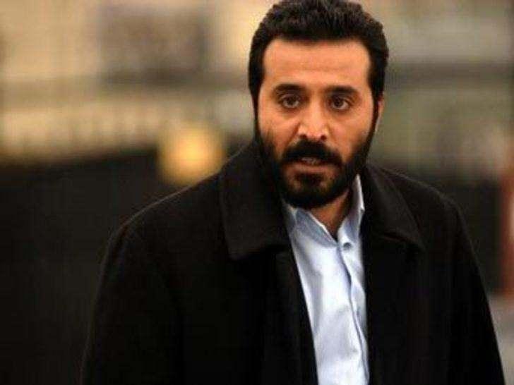 <p>Mustafa Üstündağ, daha sonrasında, ‘’Çılgın Kanal’’, ‘’Cümbür Cemaat Aile’’, ‘’Gün Akşam Oldu’’, ‘’İzmir Çetesi’’, ‘’Merhamet’’, ‘’Aşkın Kanunu’’, ‘’Muhteşem Yüzyıl Kösem’’, ‘’Bana Sevmeyi Anlat’’, ‘’Bu Sayılmaz’’ projelerinde kariyerindeki basamakları başarılı bir şekilde tırmanmaya devam etmiş ve son olarak da ‘’Çukur’’ dizisinde konuk oyuncu olarak yer almıştır.</p>
<p> </p>