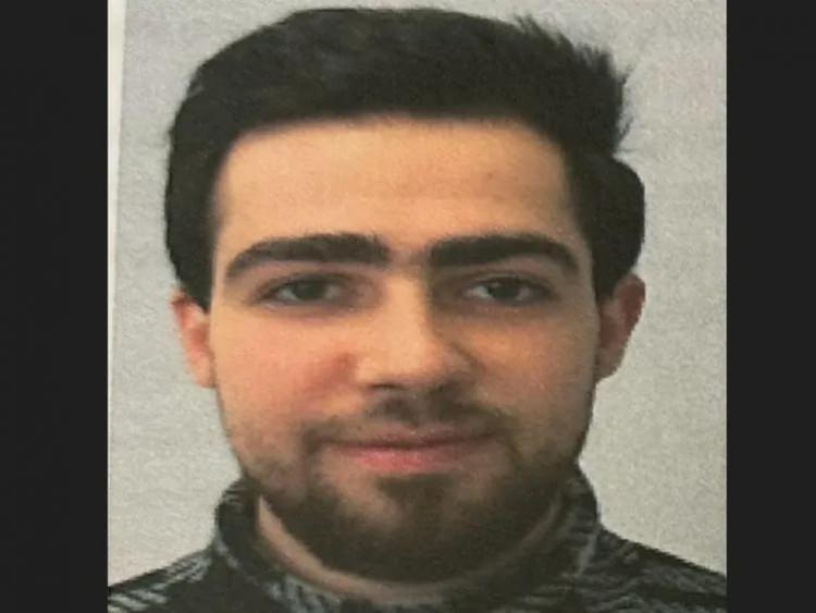 <p>Ancak Fransa Dış İstihbarat Servisi, Katie'nin siyasi iltica talebinin kabul edilmesi için Türkiye aleyhine askeri ve siyasi casusluk yapmayı teklif etti. Casusluk teklifini kabul eden Katie, Türkiye'deki Suriyeli sığınmacılar ve Türkiye'nin göç politikaları hakkında ve Türkiye'yi Avrupa'da zor durumda bırakacak gerçek dışı bilgi ve belgeler temin etti.</p>