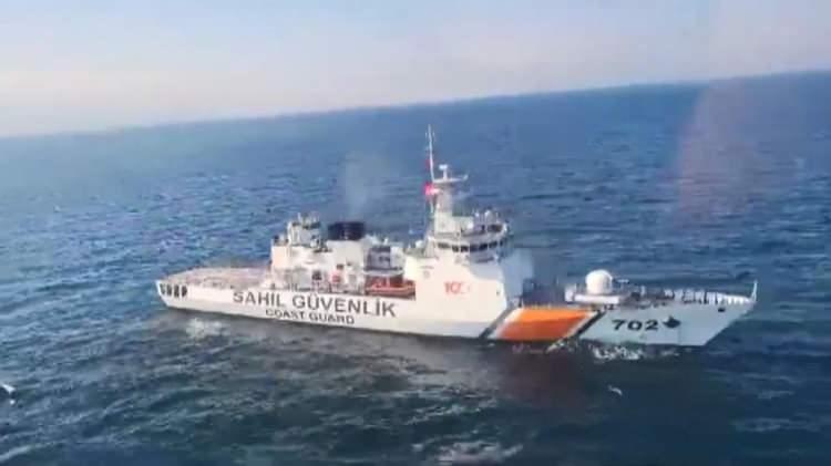 <p><strong>DENİZ KUVVETLERİ KOMUTANLIĞI UNSURLARI DÖNDÜ</strong></p>
<p>Arama çalışmalarının 11'inci gününde Deniz Kuvvetleri Komutanlığı unsurları, çalışmalarını sonlandırdı. Bu zamana kadar TCG AKIN gemisinden, Deniz Kuvvetleri Kurtarma ve Sualtı Komutanlığı'nın özel eğitimli birinci sınıf 19 dalgıcı ve Sualtı Savunma Grup Komutanlığı'na (SAS) bağlı 4 dalgıç, 91 saat 31 dakika ROV dalış saati, 4 saat 14 dakika toplam dip zamanı, 44 saat toplam dalış zamanı olmak üzere toplam 36 baş dalış yaparak 4 defa gemiyi taradılar. TCG Akın gemisi çalışmalarını sonlandırarak saat 02.29'da batığın üzerinden ayrıldı.</p>