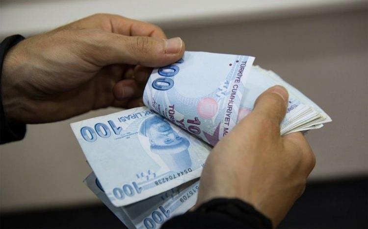 <p>Taahhüt süresini tamamlamadan emekli maaşını daha fazla promosyon veren bir bankaya taşımak isteyenler için de bankalar kapıyı açık bırakmış durumda.</p>
