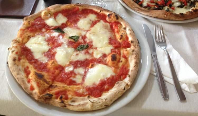 <p>3-İTALYA/NAPOLİ</p>
