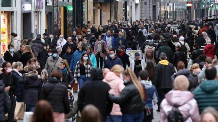 <p>Eurostat'ın sayımında T&uuml;rkiye en ge&ccedil; ortanca yaşa sahip g&ouml;r&uuml;n&uuml;rken, en yaşlı ortanca n&uuml;fus &uuml;nvanına ise yaşı 50'ye yaklaşan İtalya sahip oldu.</p>

<p>&nbsp;</p>
