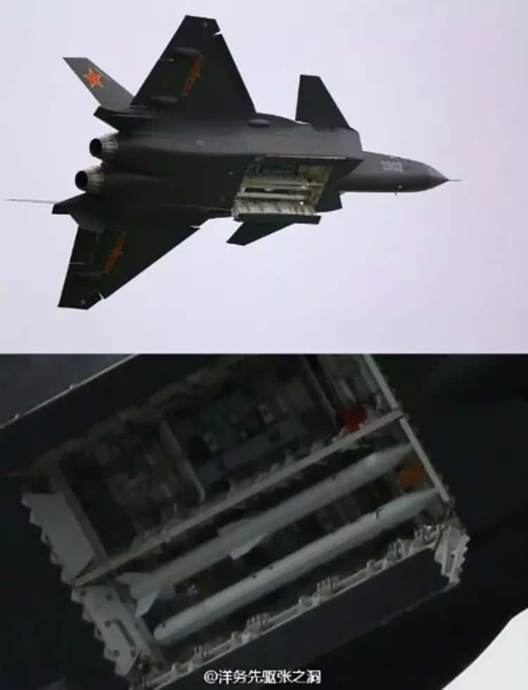 <p>Örneğin J-20 pilotları, F-22’de yer almayan, F-35’e benzer 360°derecelik görüş sağlayan DAS imkânına sahiptir. Hong Kong merkezli Güney Çin Morning Post haberine göre J-20, F-22 ve F-35’lere göre daha uzun menzilli, daha fazla iç yakıt kapasitesi ve daha büyük bir silah kapasitesine sahip. (Defenceturk.net)</p>
