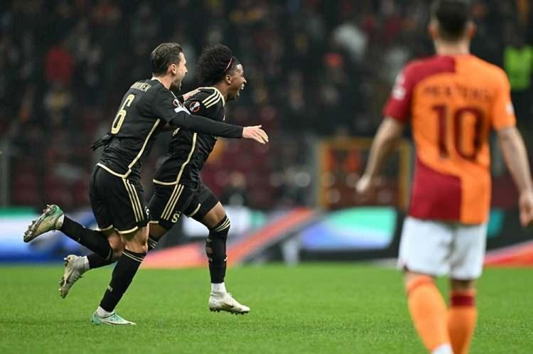 <p>15. başladıkları sezonda 4 basamak birden yükselen Çekya, Avrupa'da 3 takımla yoluna devam ediyor.</p>
