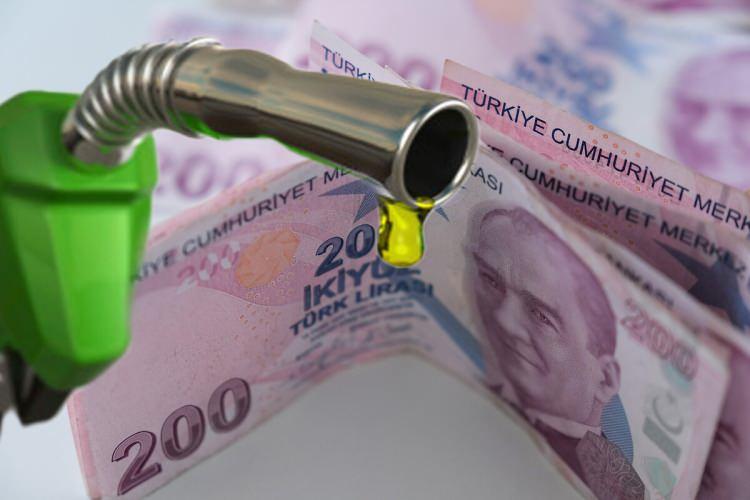<p><strong>MOTORİNE İNDİRİM GELİYOR</strong></p>
<p>Benzin ve mazot fiyatı üzerinde etkili olan brent petrol, 82 doların seviyelerinde işlem görürken akaryakıt fiyatları tarafında sektör temsilcilerinden yeni 1 haber geldi. </p>